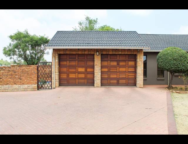 3 bed property to rent in BONAERO PARK